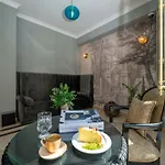 Otel Raymond Blue