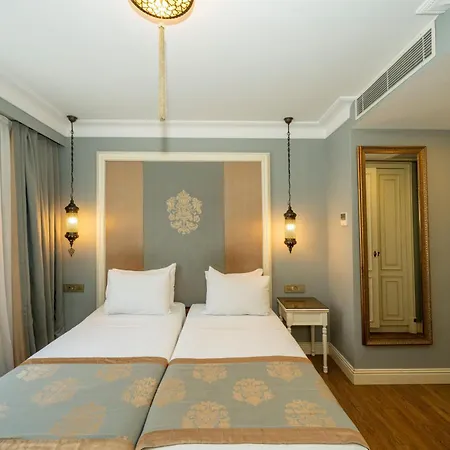 Raymond Blue Hotel 3*