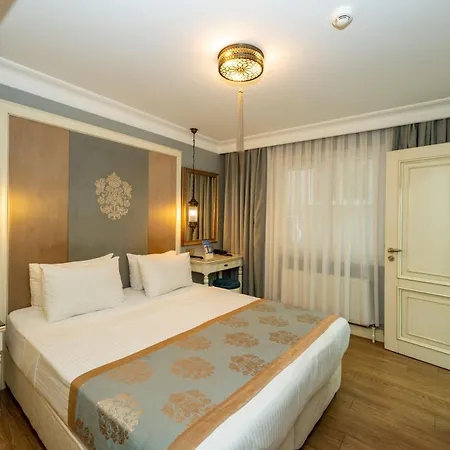 Raymond Blue Hotel 3*