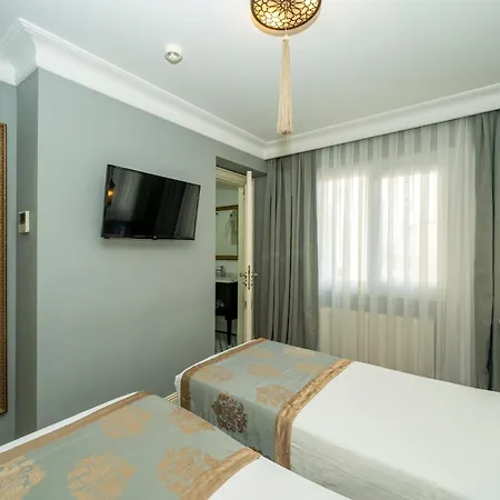 Raymond Blue Hotel 3*