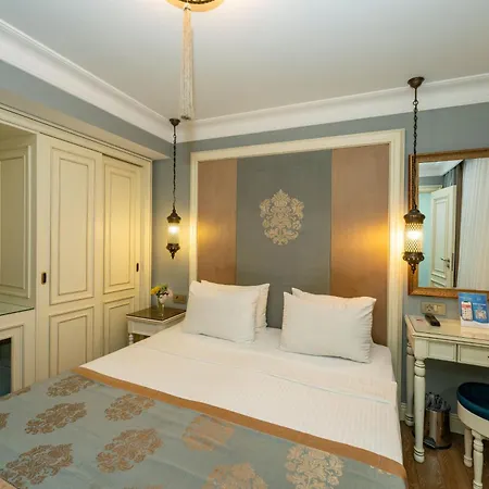 Отель Raymond Blue 3*