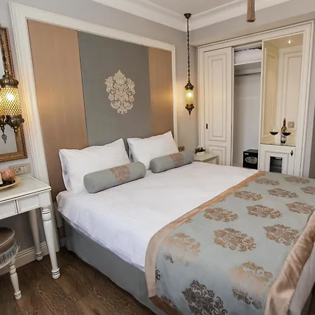 Raymond Blue Hotel 3*