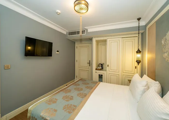 Raymond Blue Отель