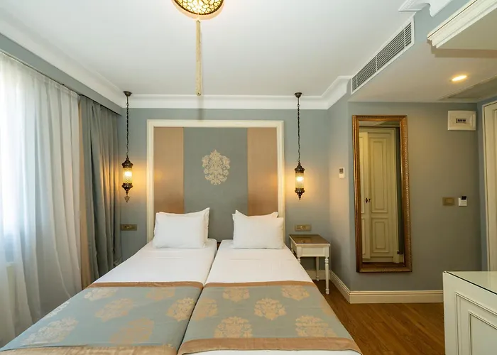 Raymond Blue Отель 3*