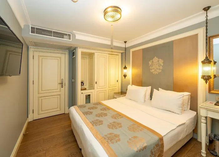 Отель Raymond Blue 3*