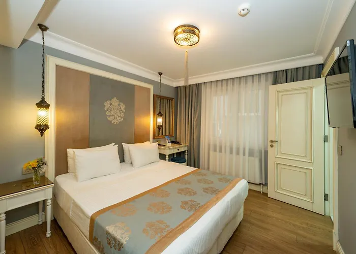 Raymond Blue Отель 3*