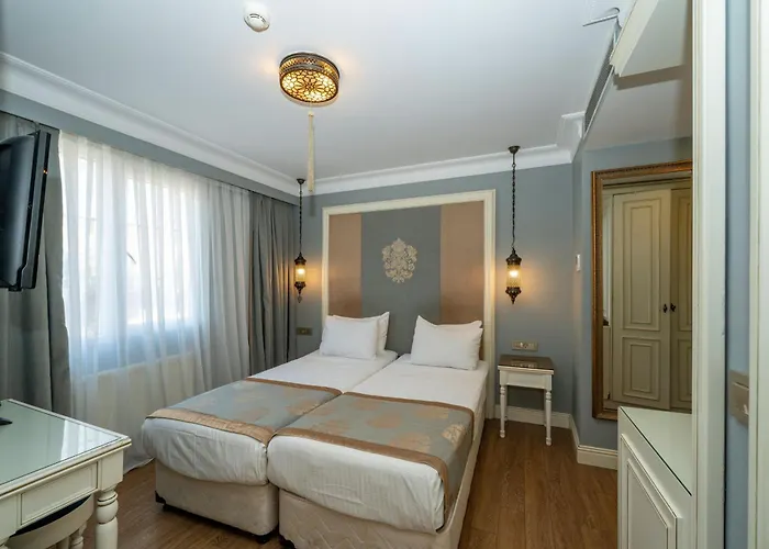 Raymond Blue Отель 3*