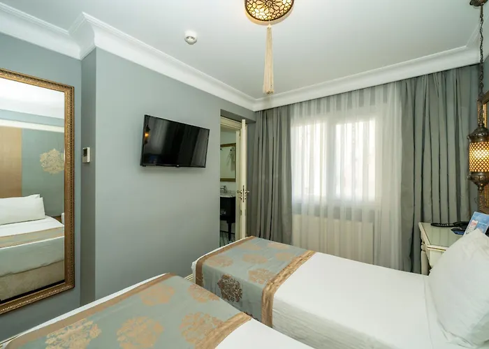 Raymond Blue Отель 3*