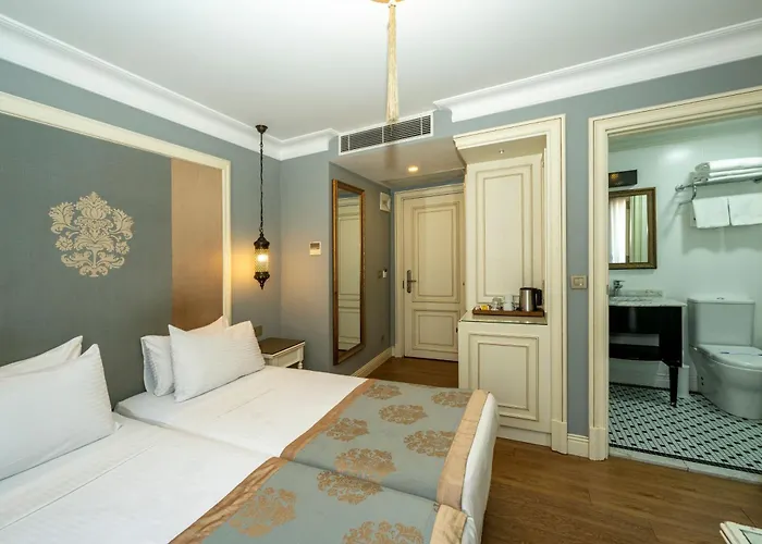 Отель Raymond Blue