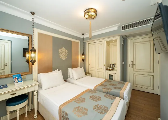 Raymond Blue Отель