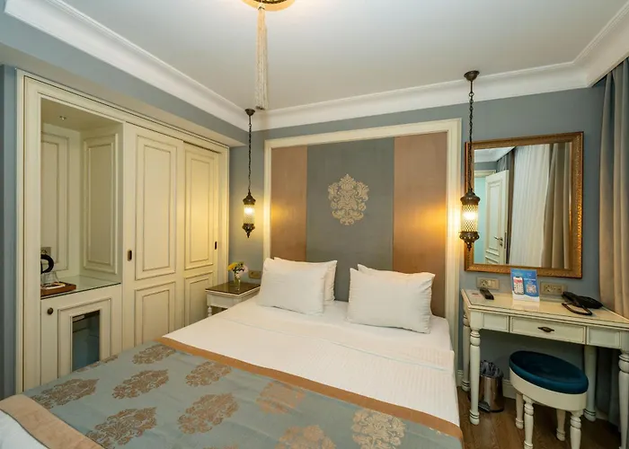 Отель Raymond Blue 3*