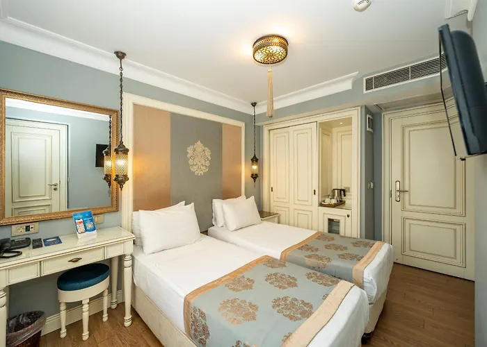 Raymond Blue Отель 3*