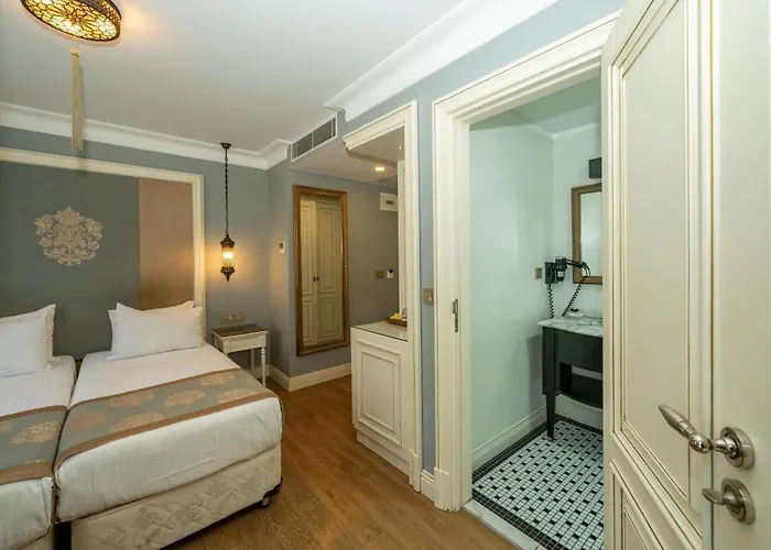 Отель Raymond Blue