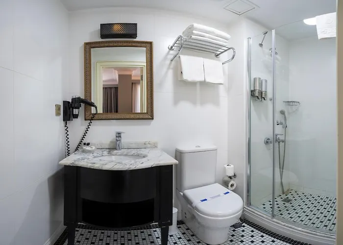 Raymond Blue Отель