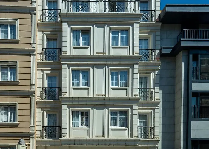 Отель Raymond Blue 3*