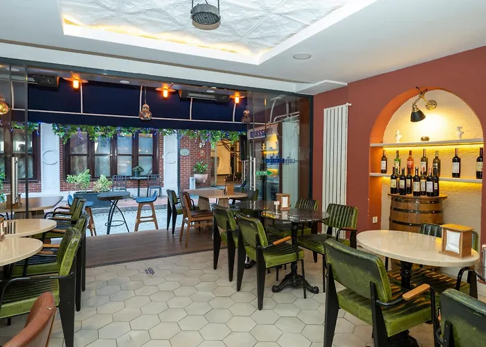 Raymond Blue Отель