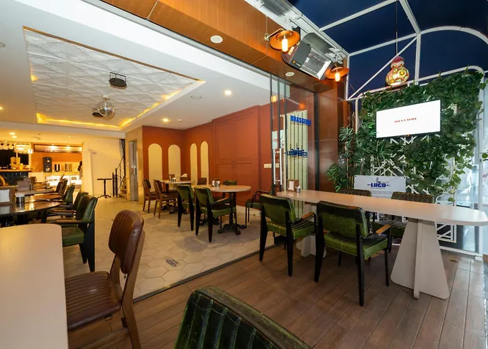 Raymond Blue Отель 3*