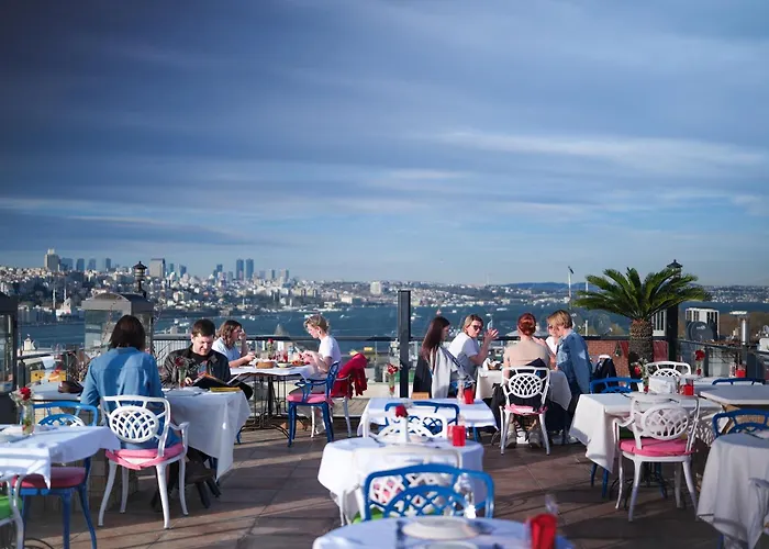 Raymond Blue Отель