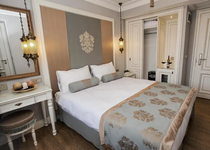 Raymond Blue Отель 3*