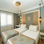 Hotel Raymond Blue